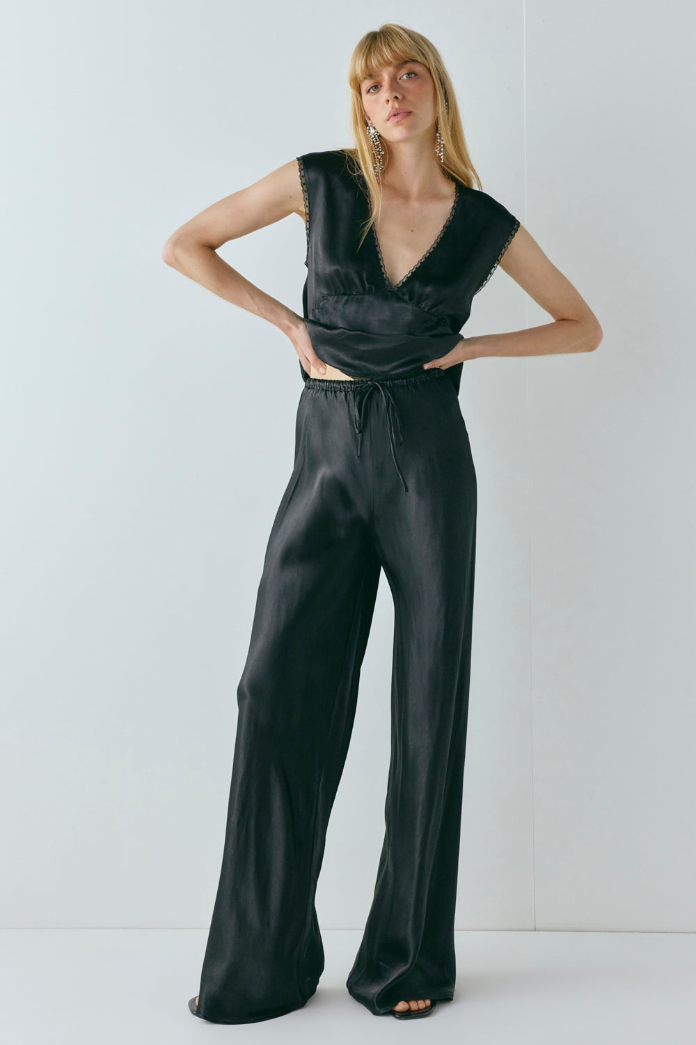 Flores Satin Top Black