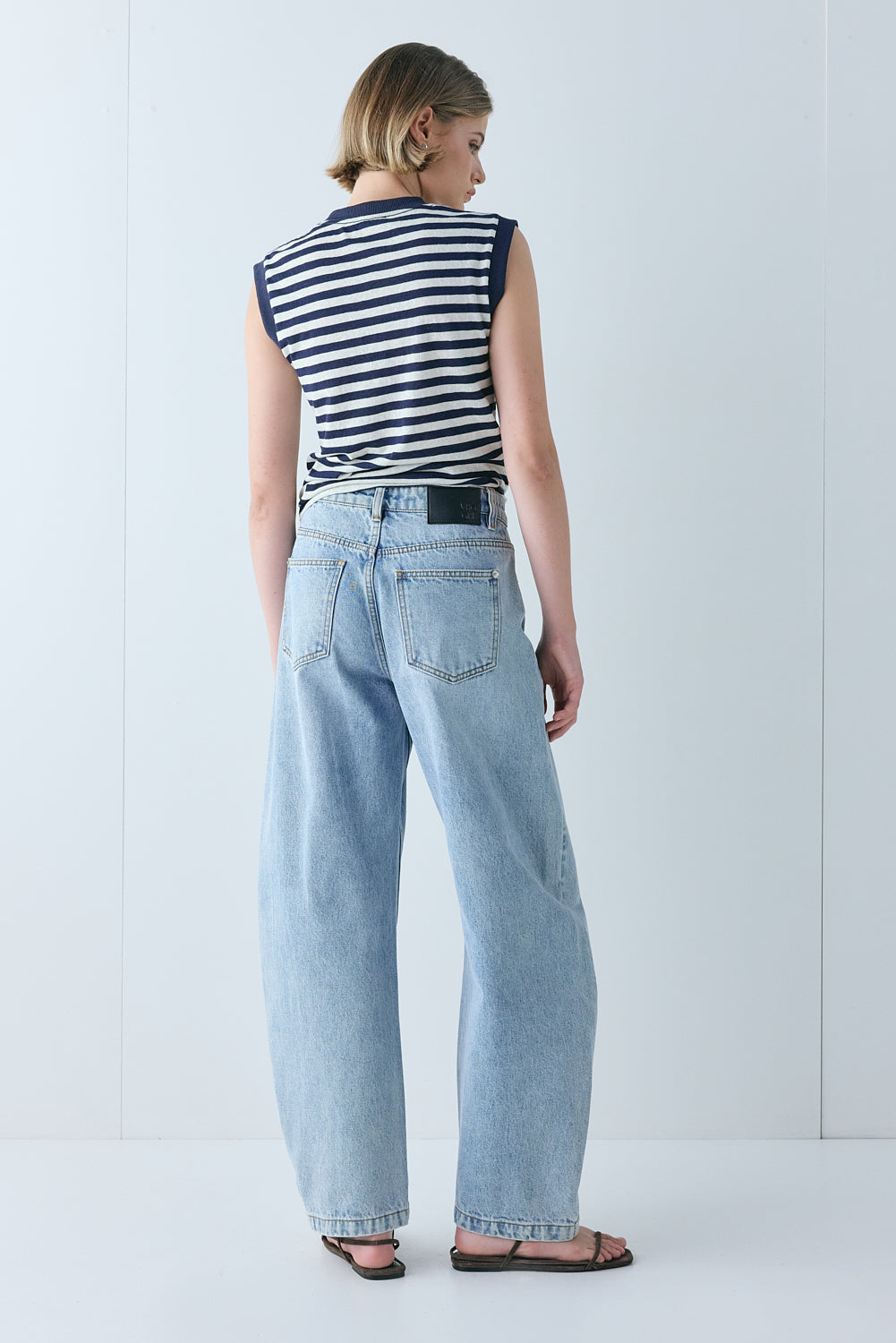 Sami Mid Rise Barrel Denim Jeans Washed Blue