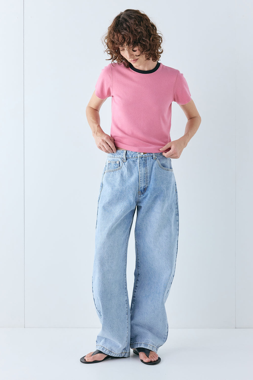 Sami Mid Rise Barrel Denim Jeans Washed Blue