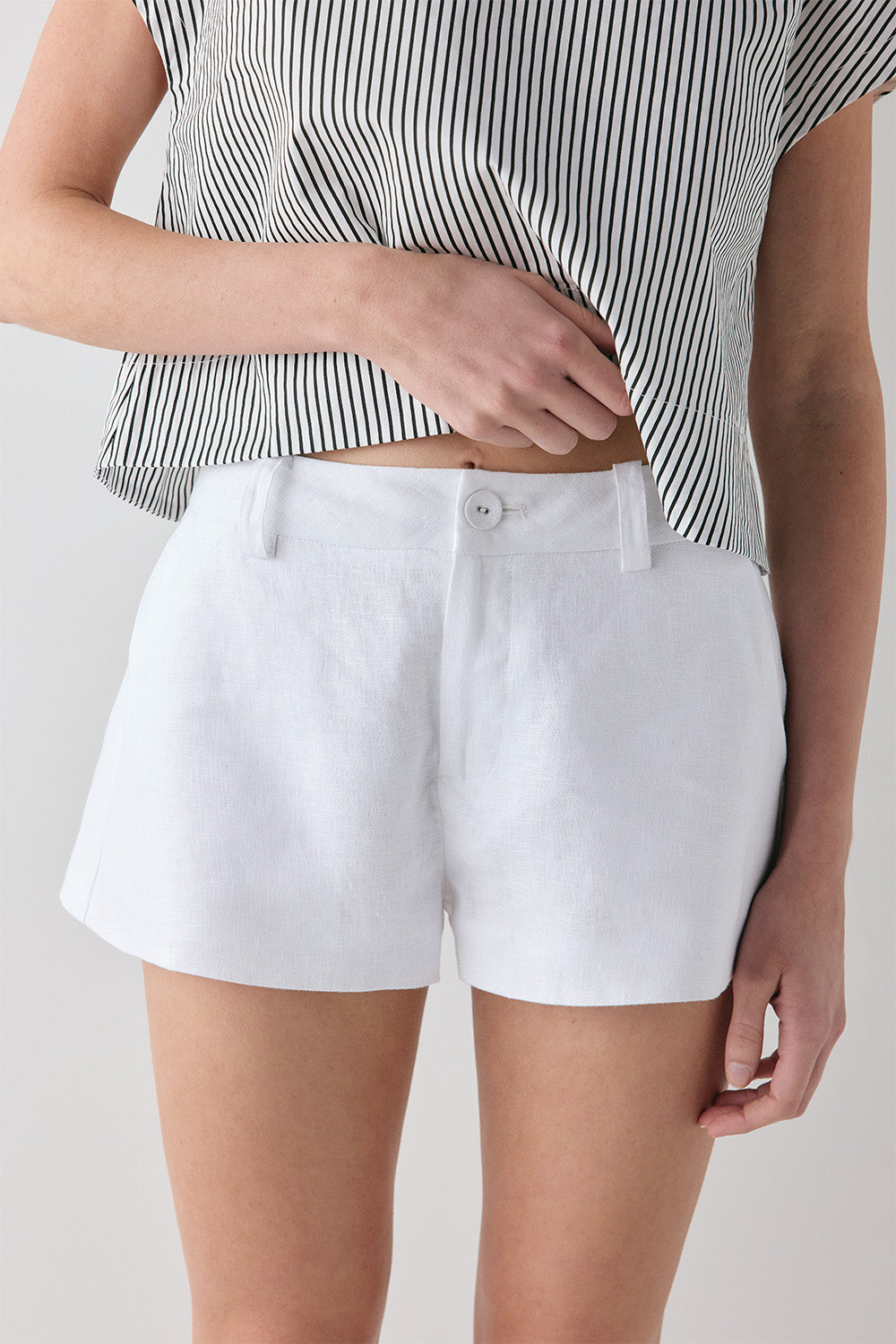 Levy Linen Shorts White
